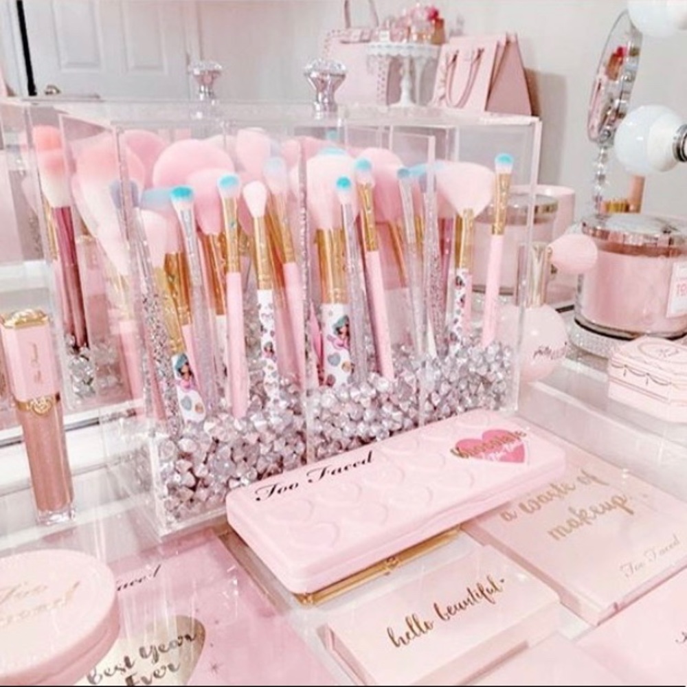 Clearing my makeup draw make me an offer ✨